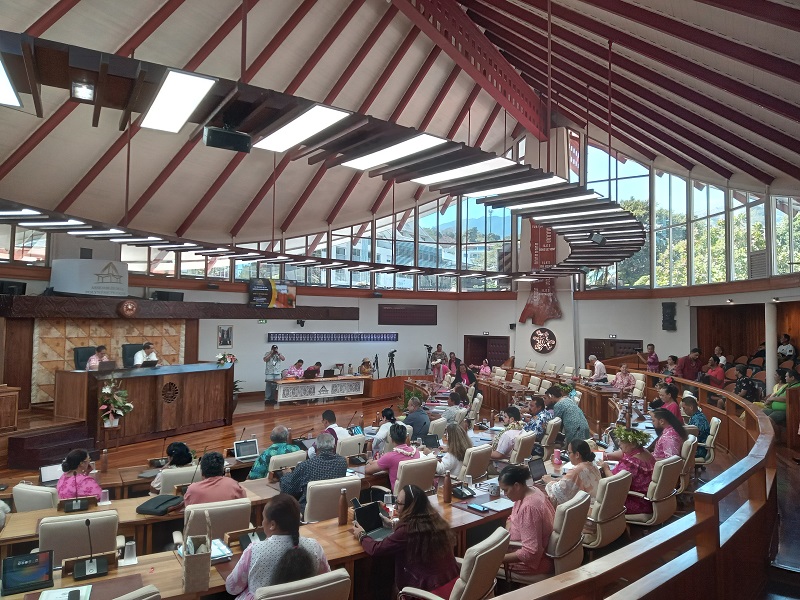 Les élus de Tarahoi étaient à nouveau réunis ce jeudi matin en séance plénière à l'assemblée avec un ordre du jour assez maigre puisque seulement cinq rapports étaient au programme, dont l'un a été retiré. Ce sont surtout les questions orales de l'opposition qui ont occupé les débats. Crédit photo SD