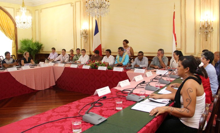 Centrales hybrides aux Tuamotu : le Président présente les conclusions d’un audit