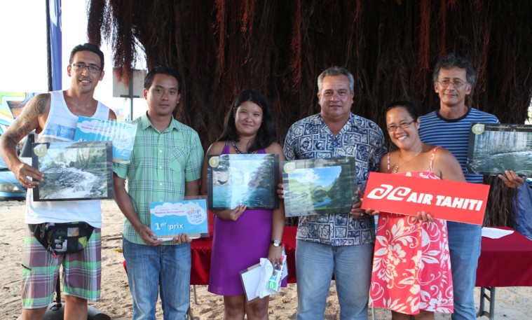 Remise des lots pour le concours "Photographie une rivière de Polynésie française"