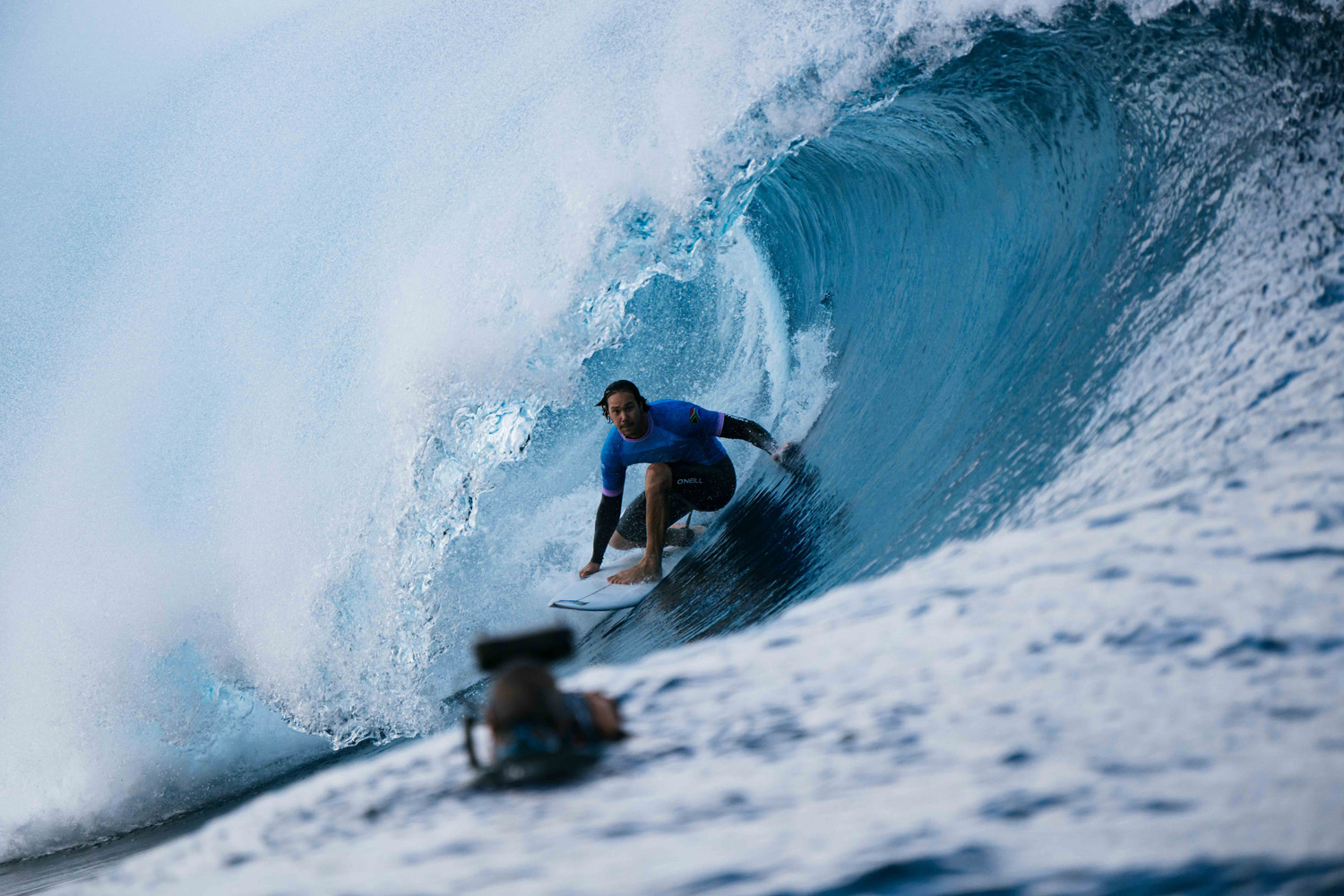 Surprise dès la première série avec l’élimination du Sud-africain Jordy Smith (Crédit : ISA/Beatriz Ryder).