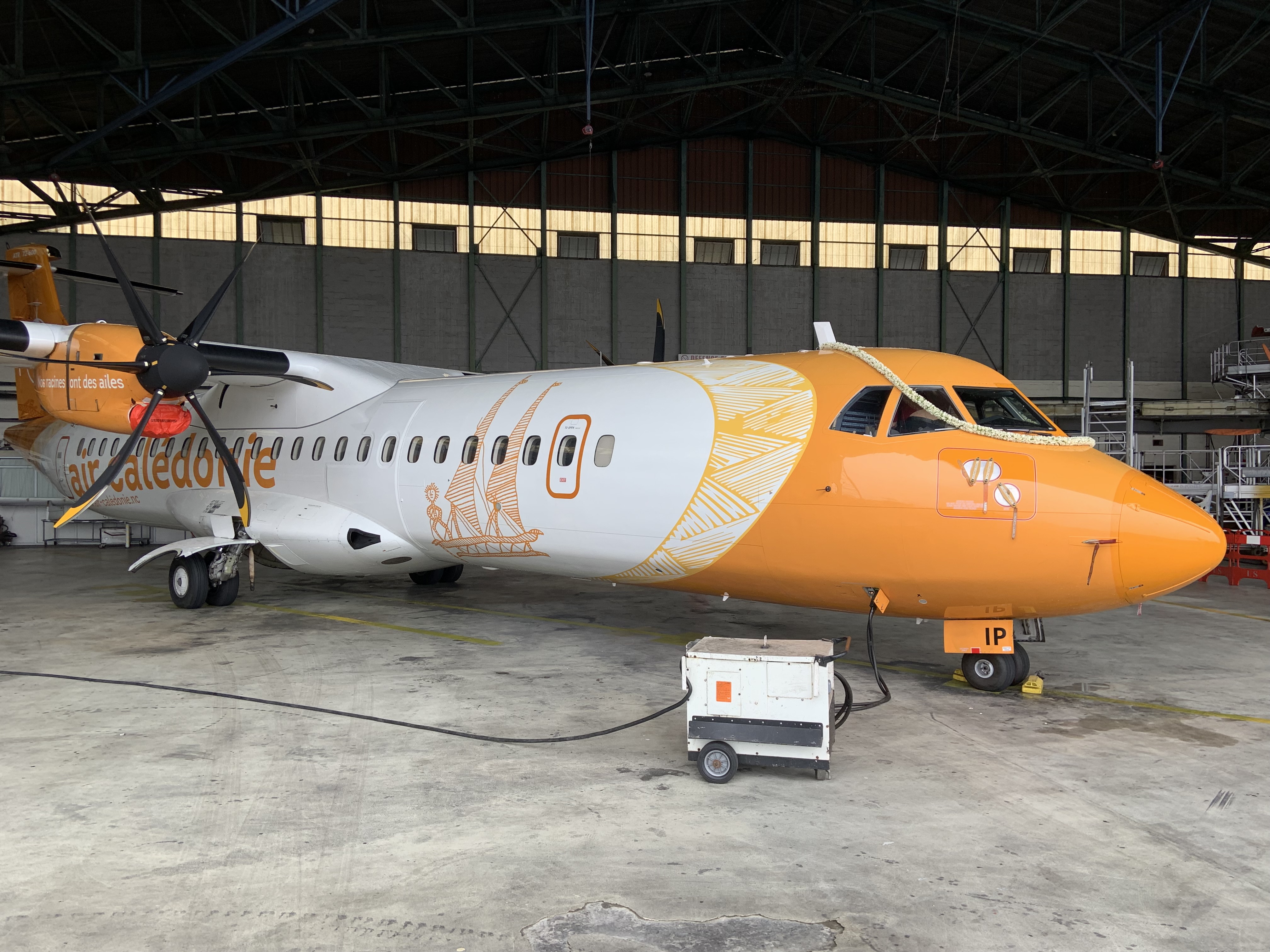 L'ATR 72-600 affrété par Air Calédonie arpentera le ciel polynésien jusqu'en août prochain.L'ATR 72-600 affrété par Air Calédonie arpentera le ciel polynésien jusqu'en août prochain. Crédit photo : Thibault Segalard.