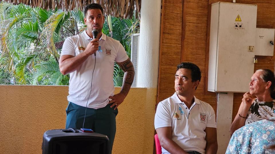 Herenui Peretti ,au micro, président du Papeete Rugby Club