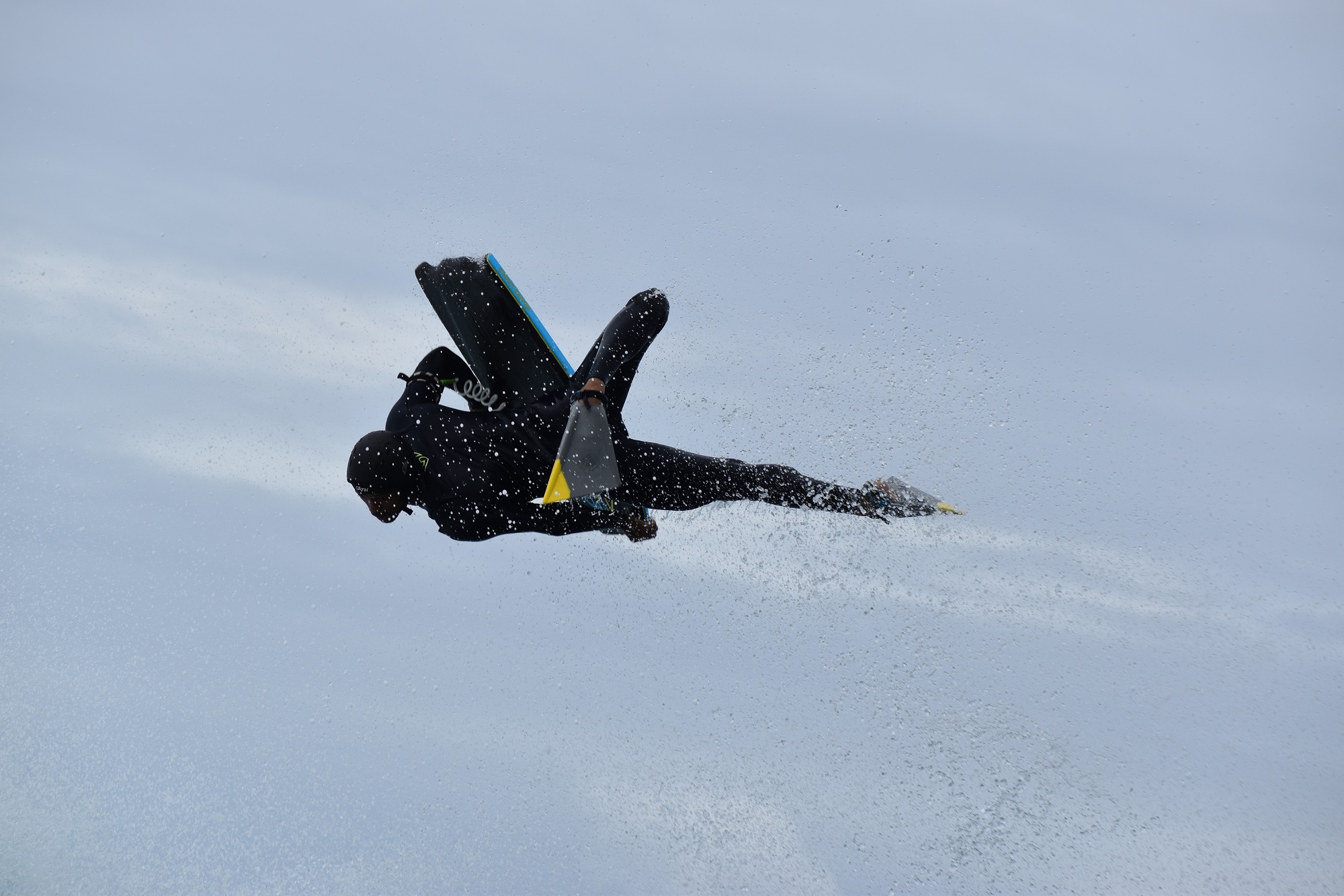 Une sortie aérienne digne d’un ninja pour ce bodyboardeur.