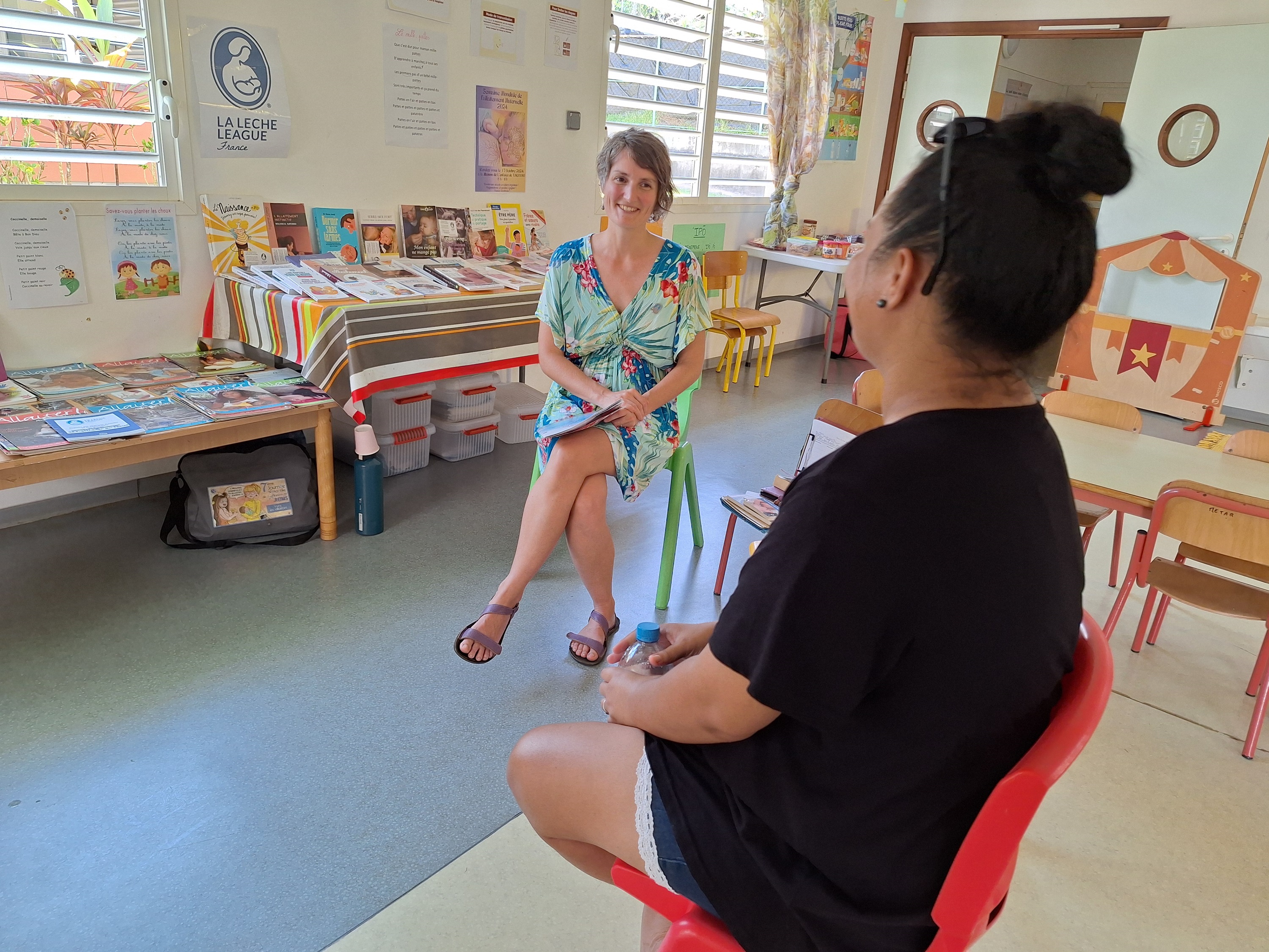 Quelques livres et conseils sur le stand de la Leche League.