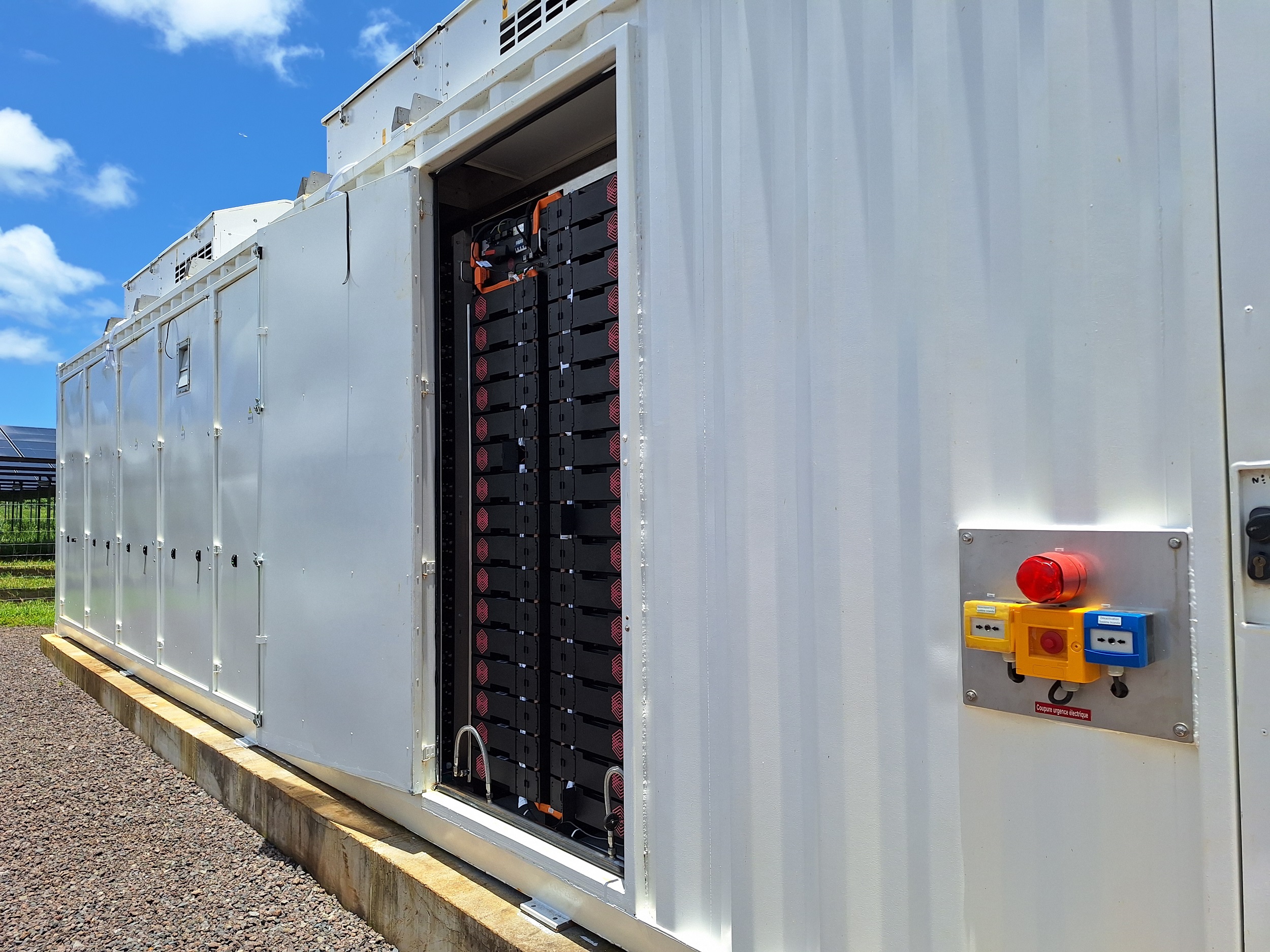 L’un des trois containers réfrigérés, pour un total de 1 428 batteries.