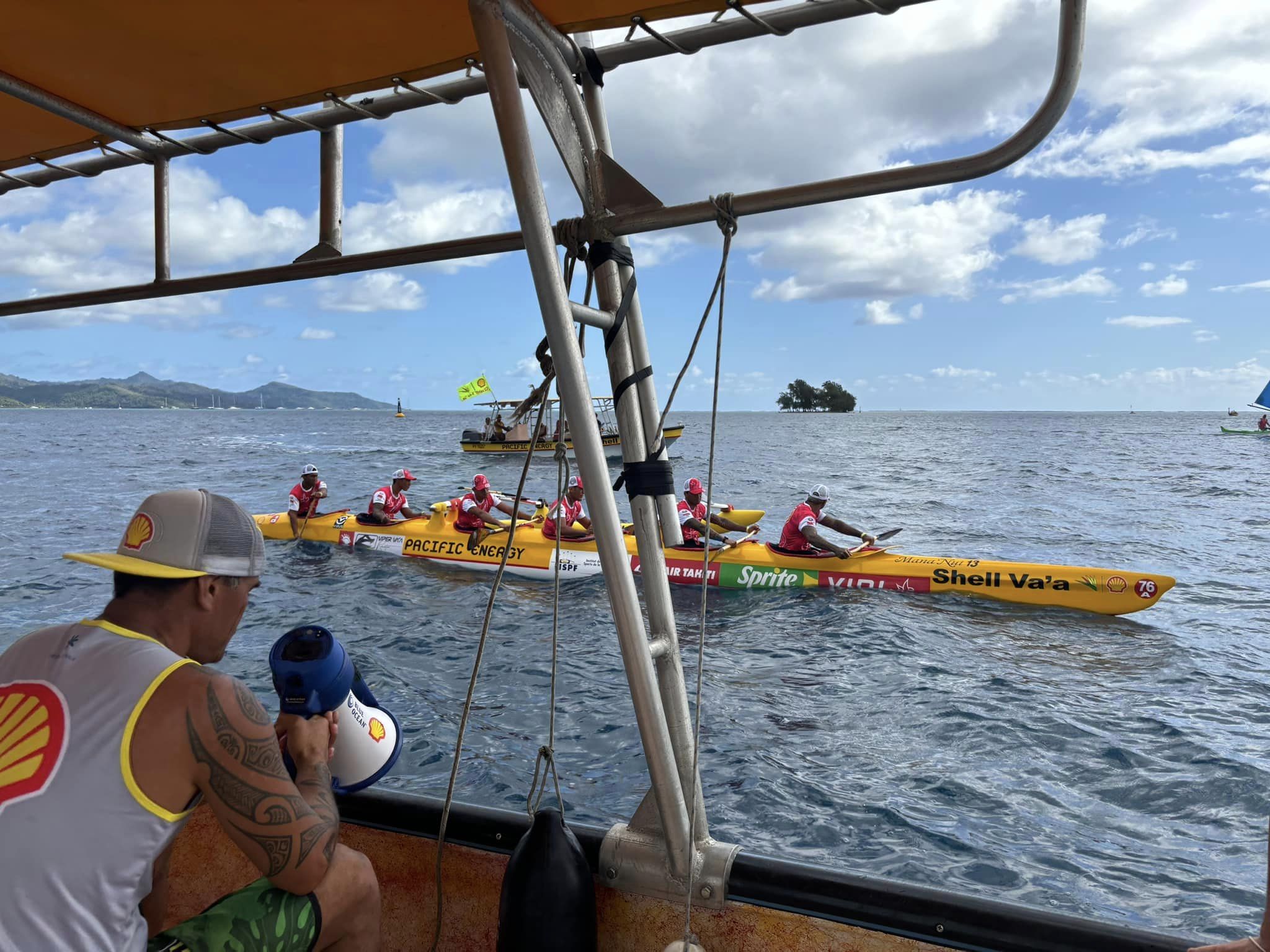 Hawaiki Nui va'a - ​La fusée jaune Shell Va’a se replace en remportant la seconde étape