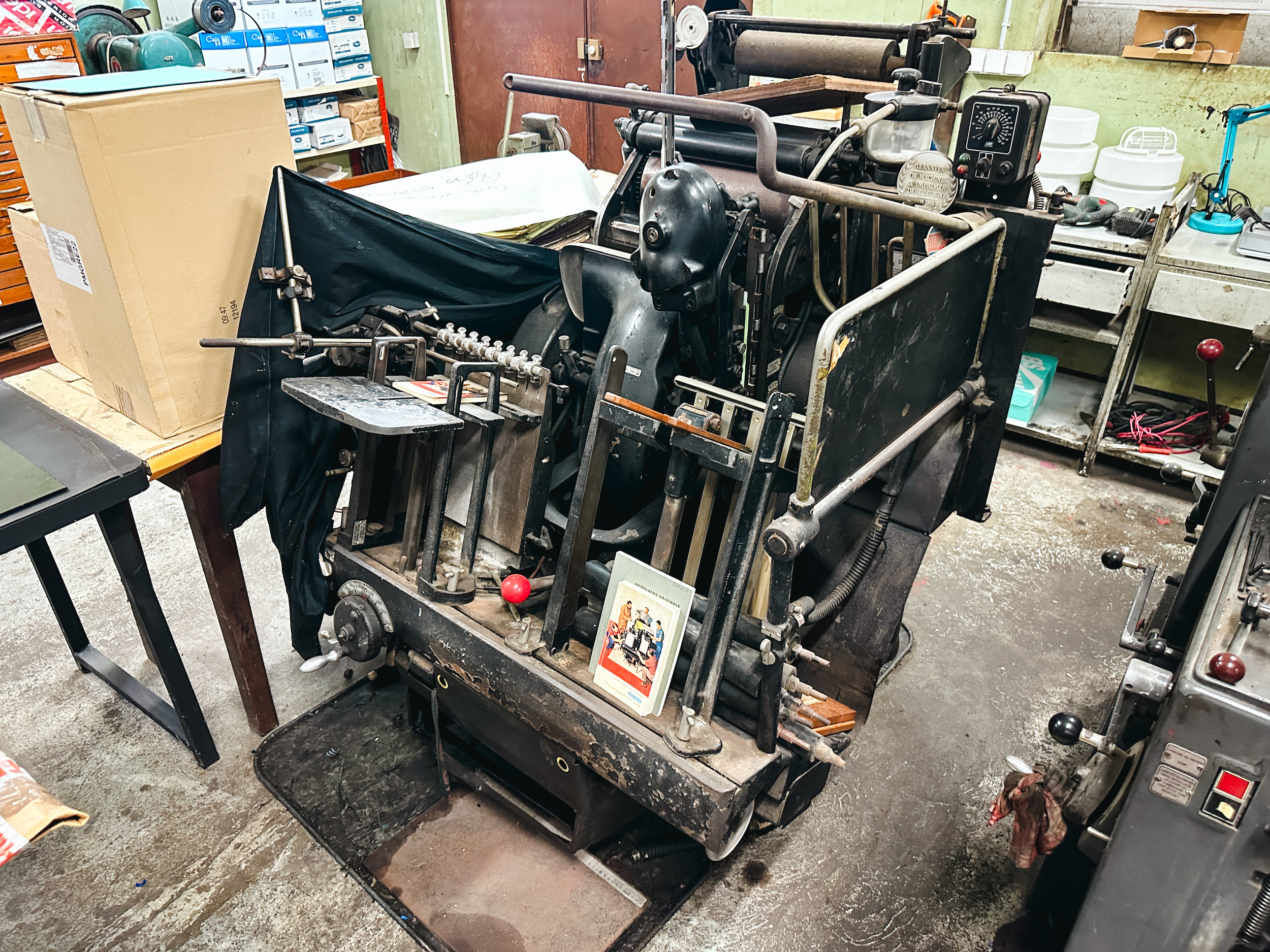 La Platine Typo Heidelberg, année 1960, toujours en très bon état de marche, sera également à la vente.