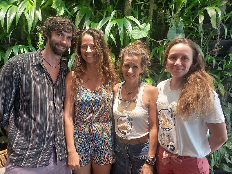 Néo Champot, Marine Coutelas, Laetitia Hédouin et Flora Artzner de la fondation Science4Reefs.