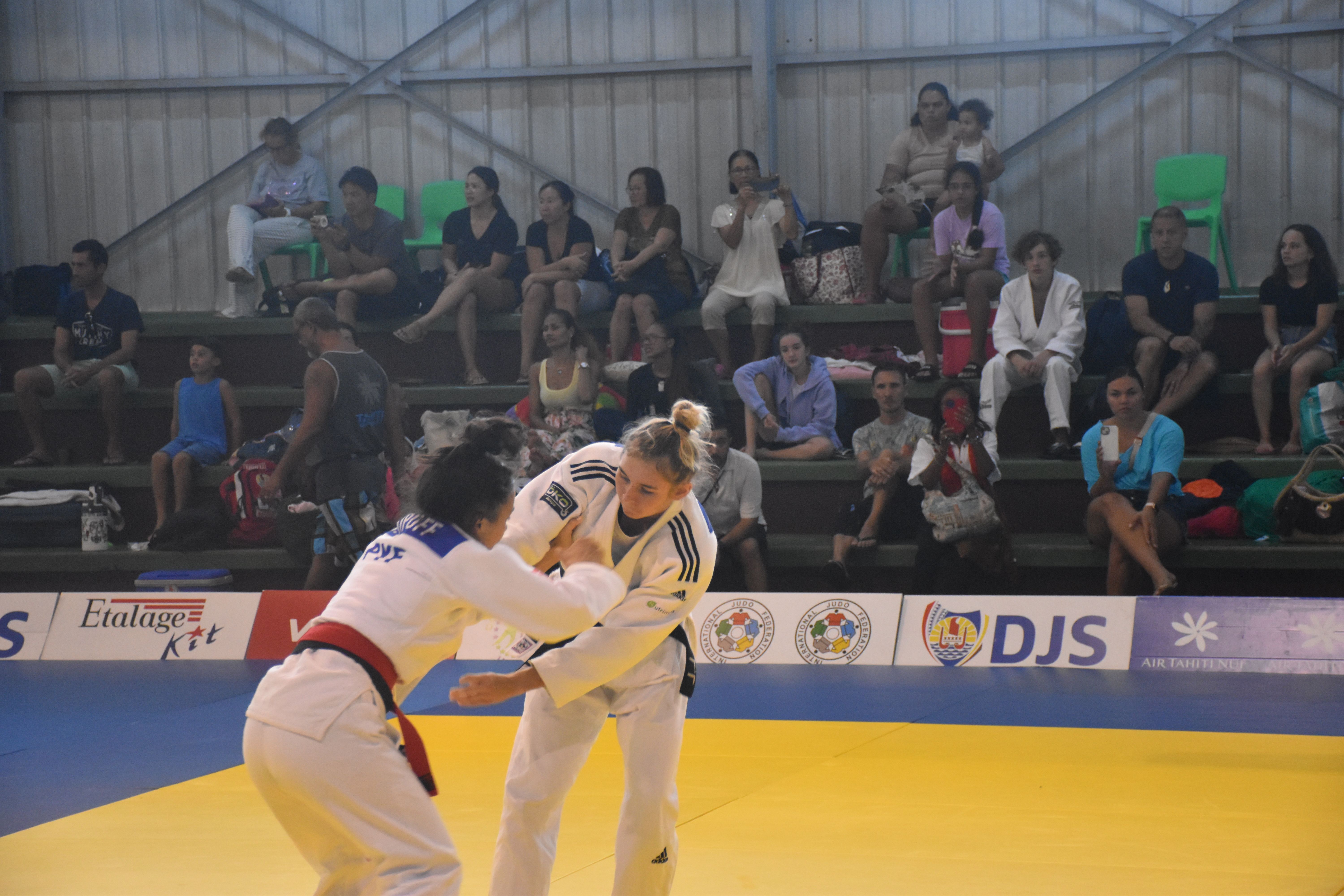 La finale féminine en moins de 54 kg entre Léa Métrot et Ambre Popoff a été de grande qualité.