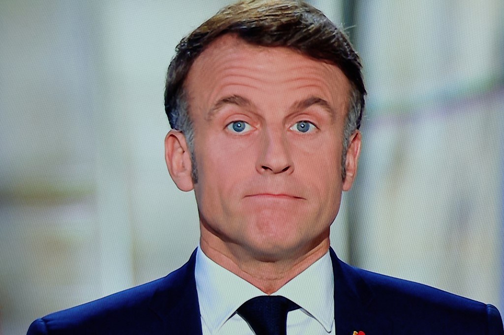 Voeux pour 2025: Macron fait son mea culpa sur la dissolution et appelle au "ressaisissement"