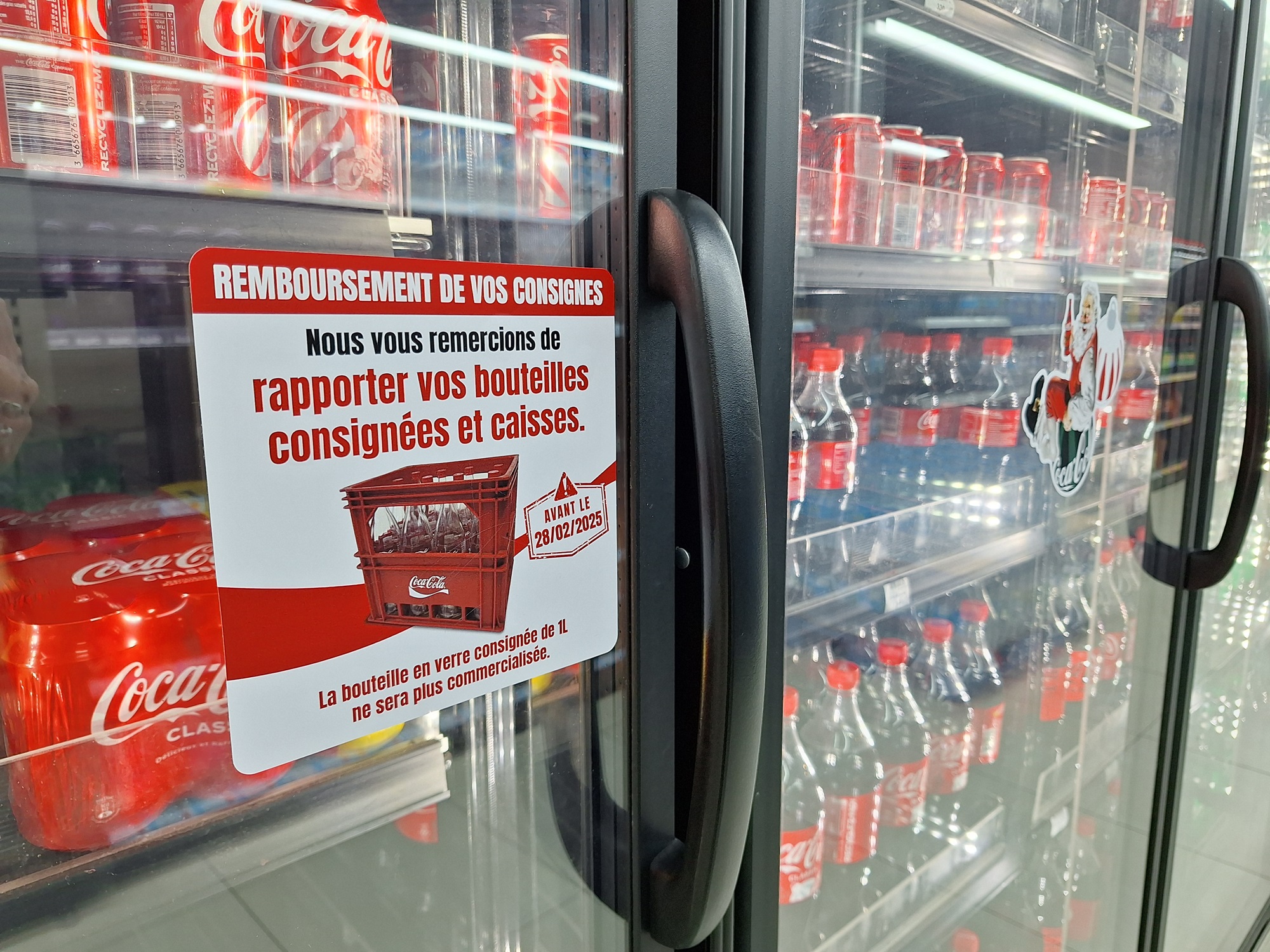 La date butoir de retour des bouteilles consignées et des caisses est fixée au 28 février prochain (Crédit : Anne-Charlotte Lehartel).