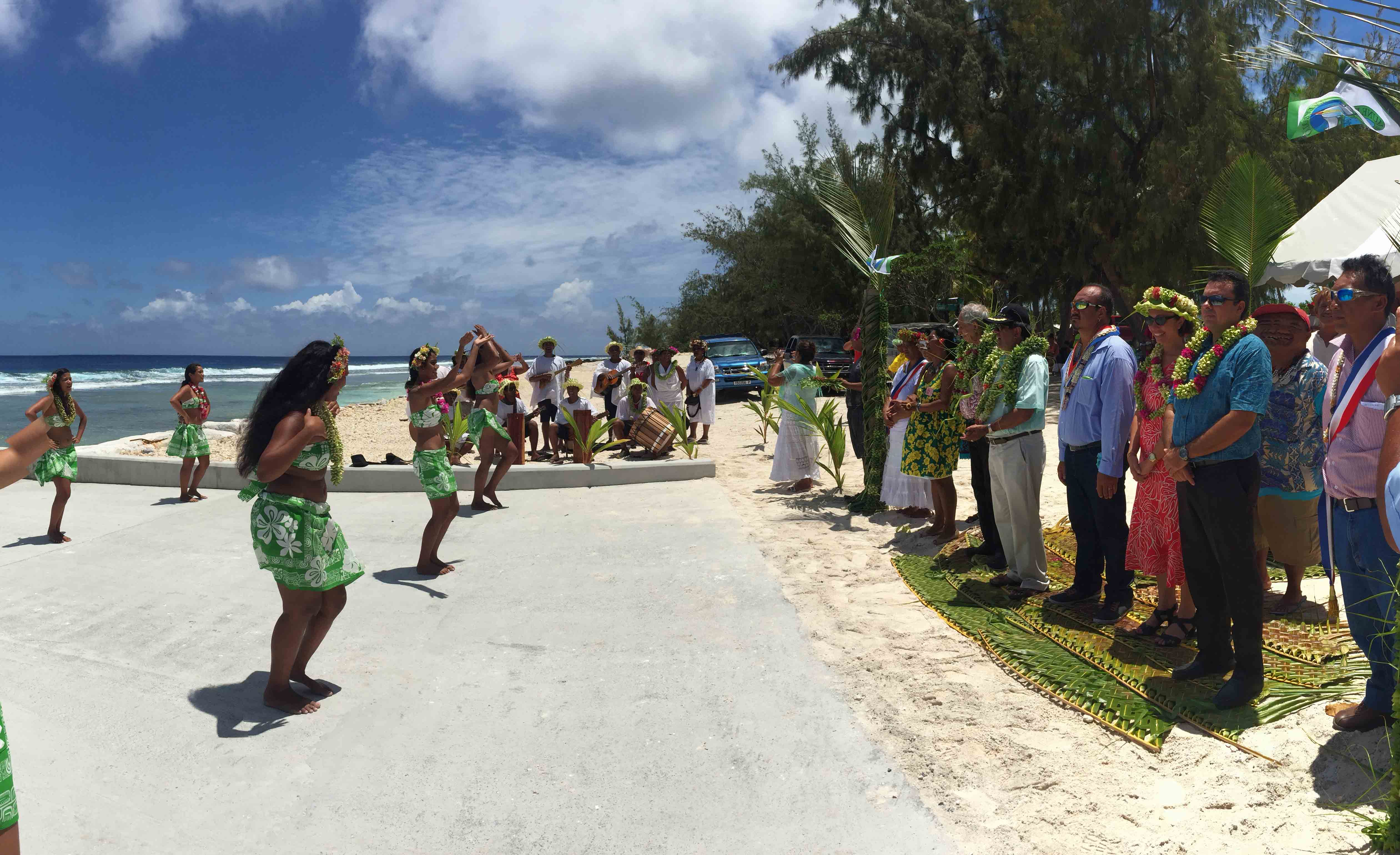 Dimanche, lors du passage de la délégation sur l'atoll de Tatakoto.