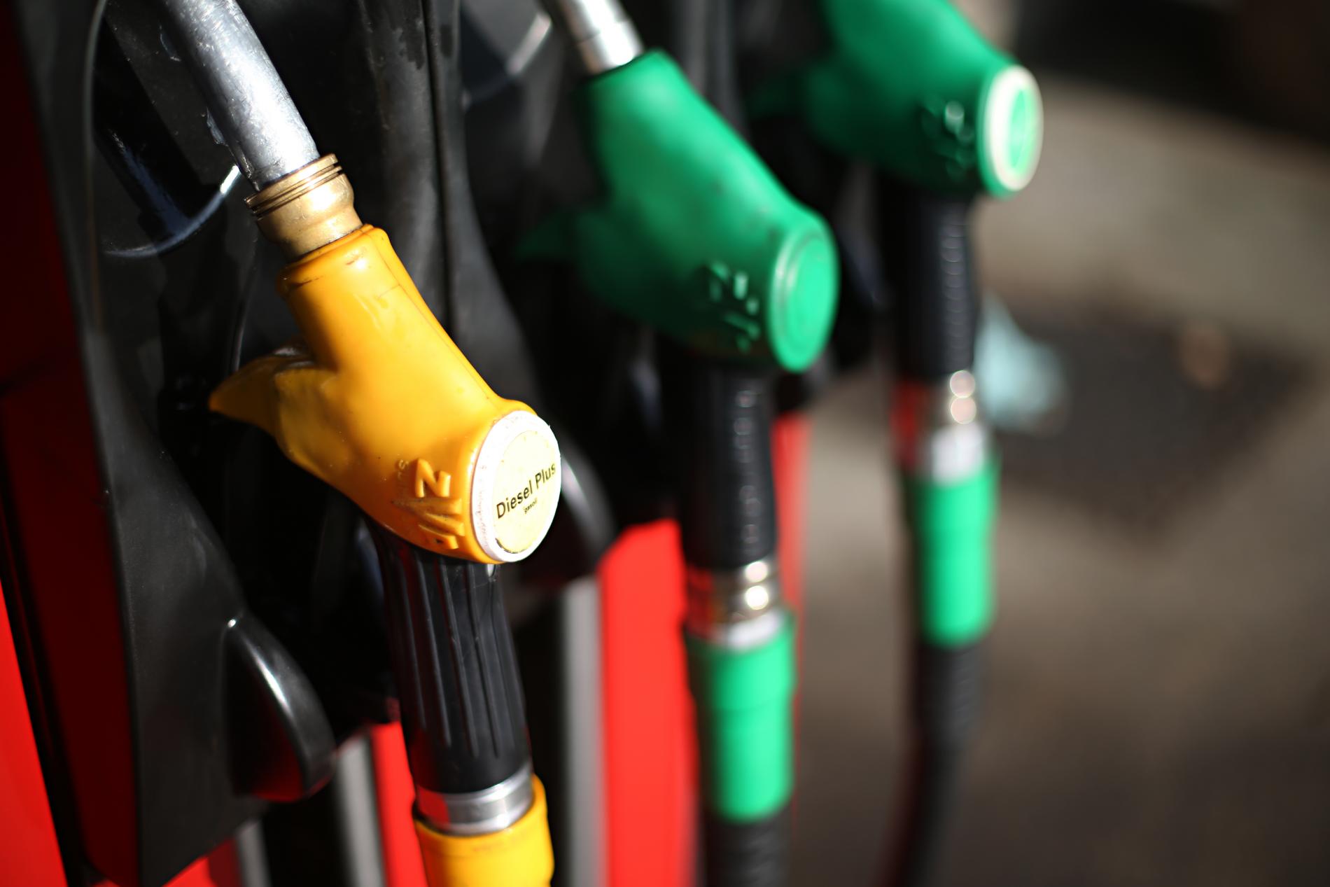 Carburants : vers une baisse "conséquente" des prix à la pompe