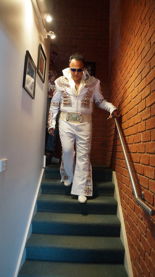 Le "King" polynésien est l'un des plus grands imitateurs d'Elvis Presley au monde.