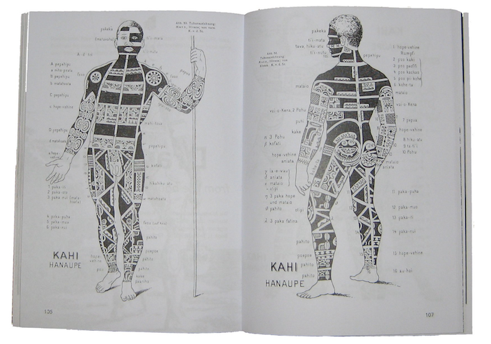 Grâce aux dessins qu'il a recueillis auprès des Marquisiens, l'explorateur allemand Karl von den Steinen est à l'origine du renouveau du tatouage polynésien.