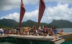 Faafaite, la double pirogue à la rencontre des habitants de Huahine.