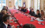 Au pied du mur, Macron consulte les partis et Borne réunit le gouvernement