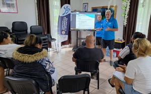 Réunion d'information de la DJS à la mairie de Teahupo’o, ce jeudi après-midi (Crédit : Anne-Charlotte Lehartel).