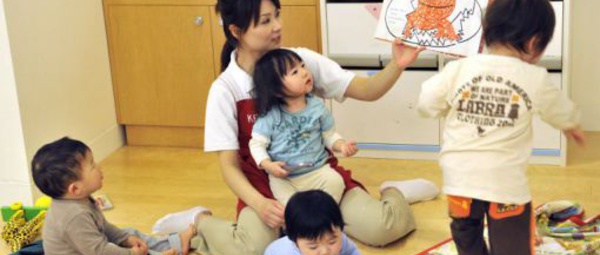 Japon : le paradoxal et insoluble manque de crèches au pays de la dénatalité