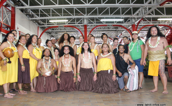 [INTERACTIF] Découvrez les costumes de la délégation hawaiienne 