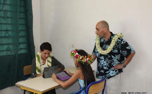 Najat Vallaud-Belkacem en visite à Huahine pour parler de l'école numérique