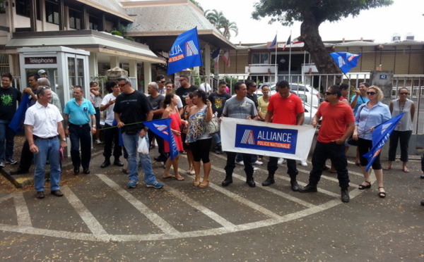 Des policiers appellent à manifester devant le palais de justice de Papeete