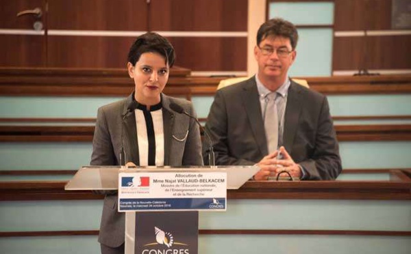 Najat Vallaud-Belkacem signe un accord pour soutenir le projet éducatif de N-Calédonie