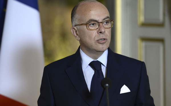 Nouvelle-Calédonie: Cazeneuve condamne les violences "avec la plus grande fermeté"