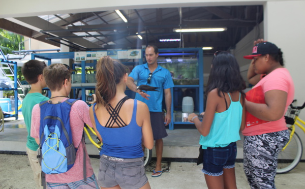 Cinq élèves de La Mennais et Tiarama en mission à Tetiaroa