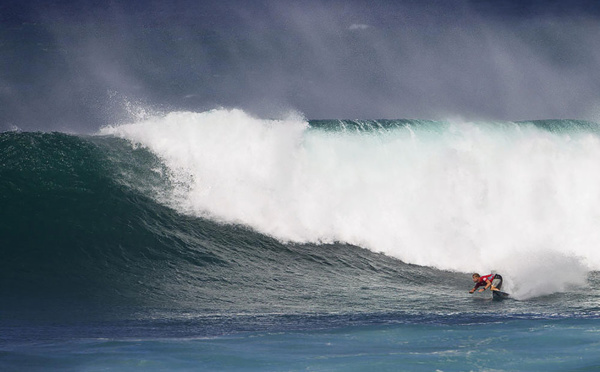 Surf: le miraculé Fanning reprend la compétition
