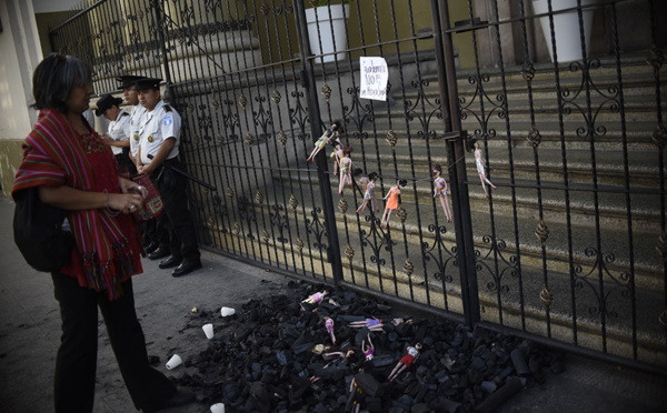 Le Guatemala choqué après la mort de 35 adolescentes dans un incendie