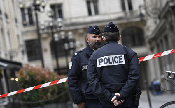 Alerte à la bombe: évacuation du pôle financier du tribunal de Paris