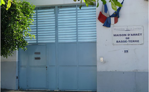 Guadeloupe: armes, téléphones et drogue saisis à la maison d'arrêt de Basse-Terre