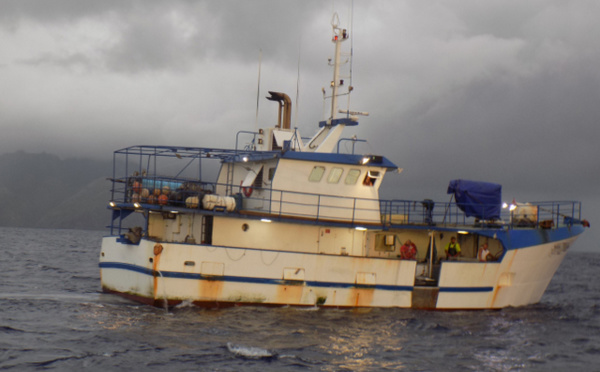 Un thonier près des côtes marquisiennes crée la colère des pêcheurs locaux