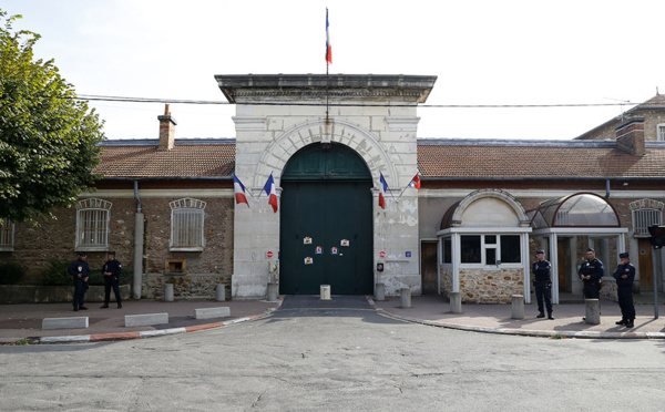 Val-de-Marne: un gardien de la prison de Fresnes agressé devant chez lui