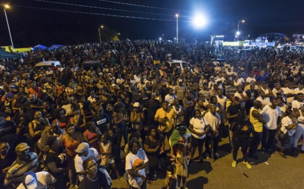 Le fossé se creuse en Guyane, après une manifestation anti-blocage
