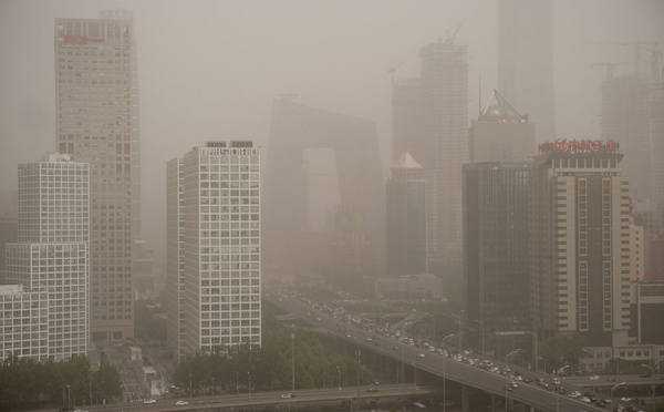 Pékin frappé par une tempête de sable, le trafic aérien perturbé
