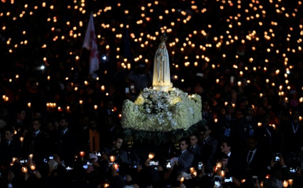 Deux bergers de Fatima canonisés par le pape devant 500 000 fidèles