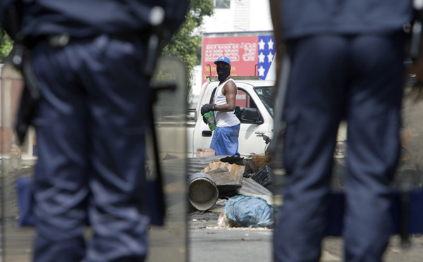 Un homme fonce sur des policiers en Guadeloupe : 4 blessés