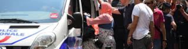 À Cannes, la police empêche une baignade en burkini organisée par Rachid Nekkaz