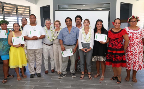 Remise d’attestations de formation continue aux auxiliaires de santé