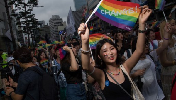 Gay pride à Séoul, entre fiertés et prières