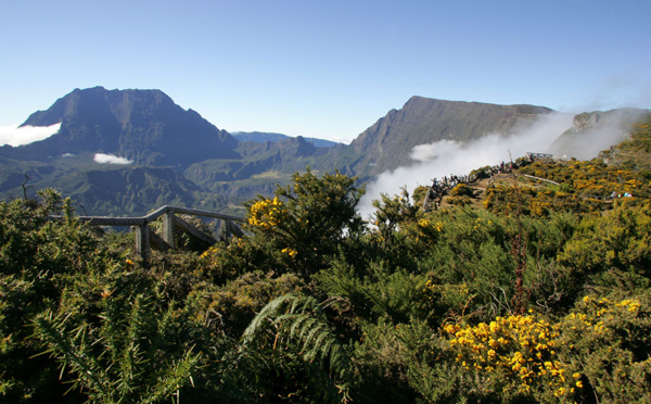 La Réunion: enquête ouverte après la disparition en montagne d'un gendarme
