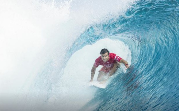 Surf : Julian Wilson remporte la Billabong pro Tahiti, les surfeurs français à la peine