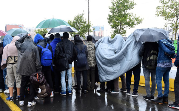 Près de 2.500 migrants évacués de campements de migrants dans le nord de Paris