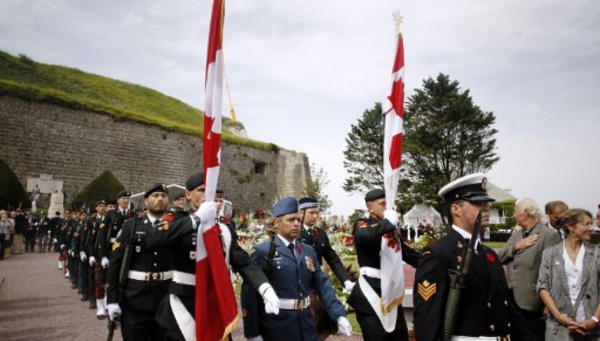 Dieppe: Français et Canadiens commémorent le 75e anniversaire du débarquement avorté