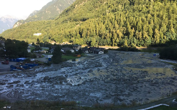 Huit disparus après un glissement de terrain dans les Alpes suisses