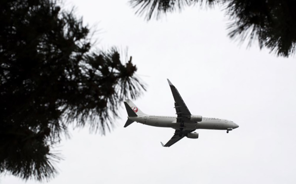 Un avion de JAL atterrit en urgence, problème de moteur