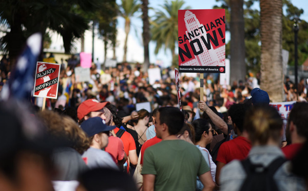 "Les rêveurs ont perdu le sommeil": Los Angeles défile pour les jeunes sans-papiers