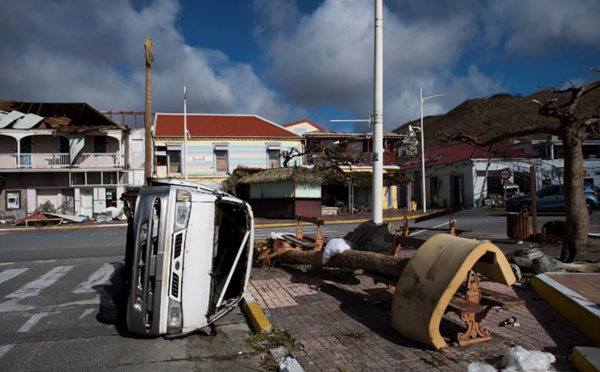Irma: l'heure est à la reconstruction, Philippe dénonce une "polémique politicienne"